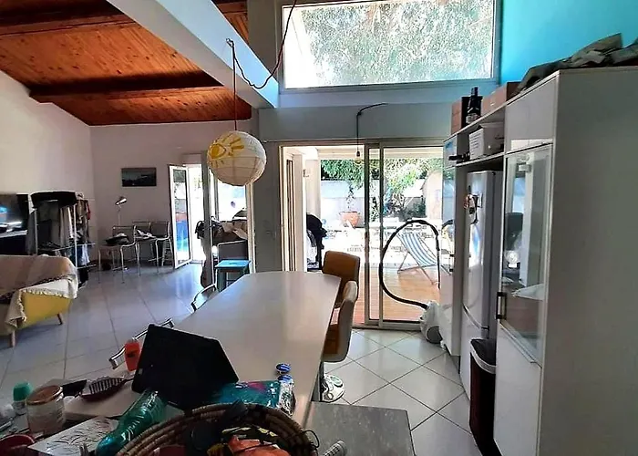 Avec Jardin Et Piscine Prives Villa