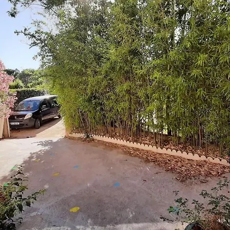 Avec Jardin Et Piscine Prives *