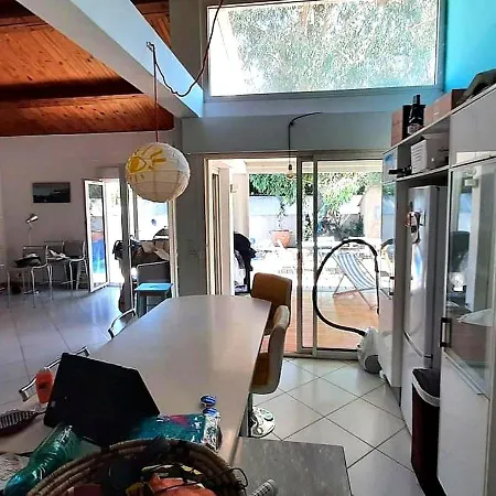 Avec Jardin Et Piscine Prives Villa