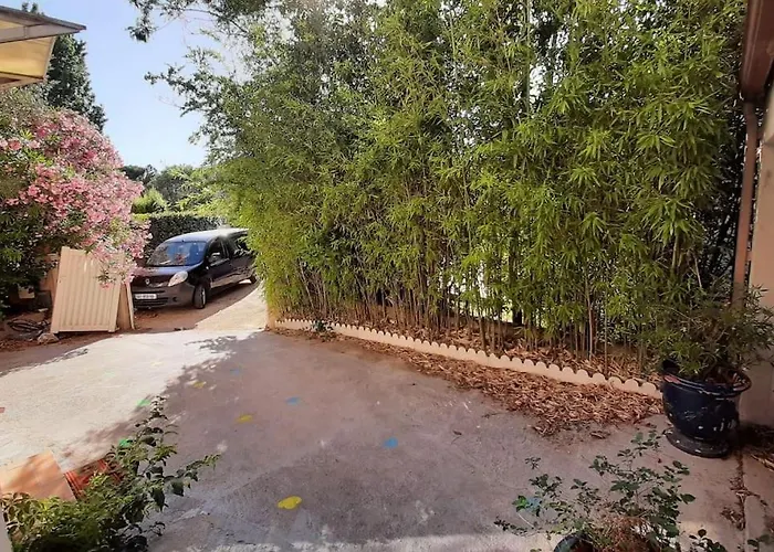Avec Jardin Et Piscine Prives *