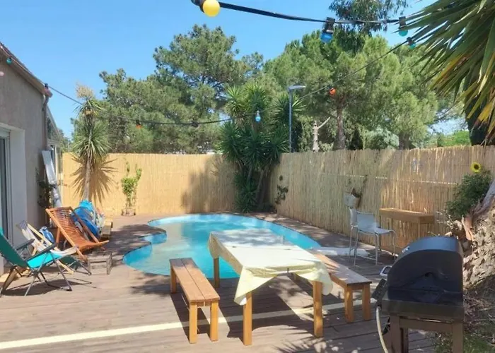 Avec Jardin Et Piscine Prives *