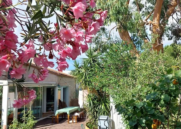 Avec Jardin Et Piscine Prives Βίλα